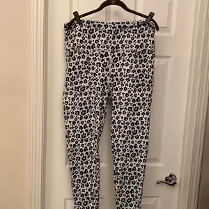 Leopard print, sports bra and leggings.